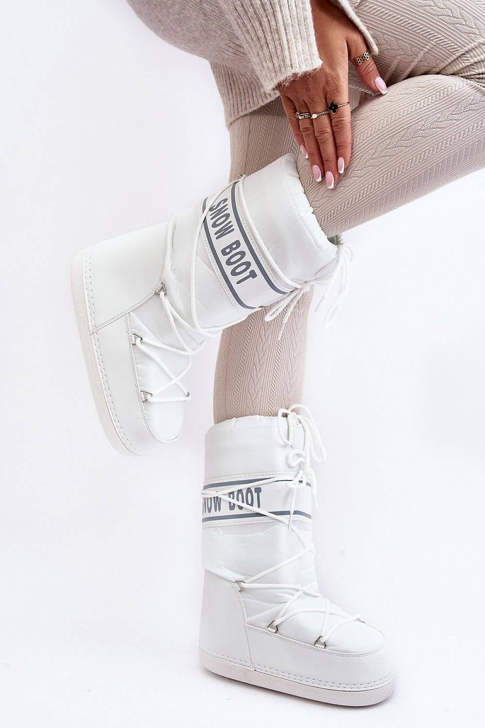 Snow boots