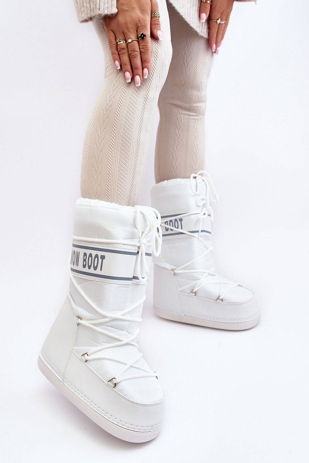 Snow boots