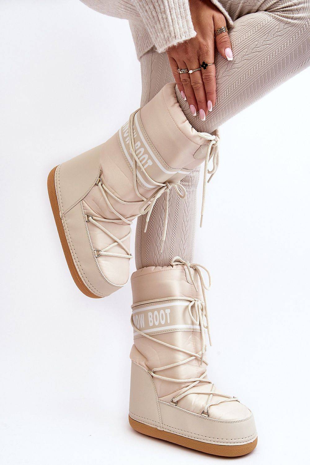 Snow boots