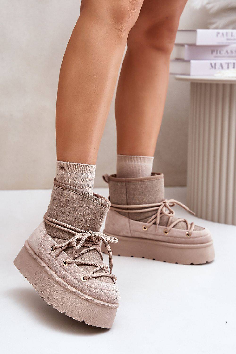 Snow boots
