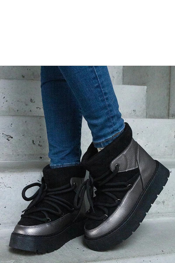 Snow boots