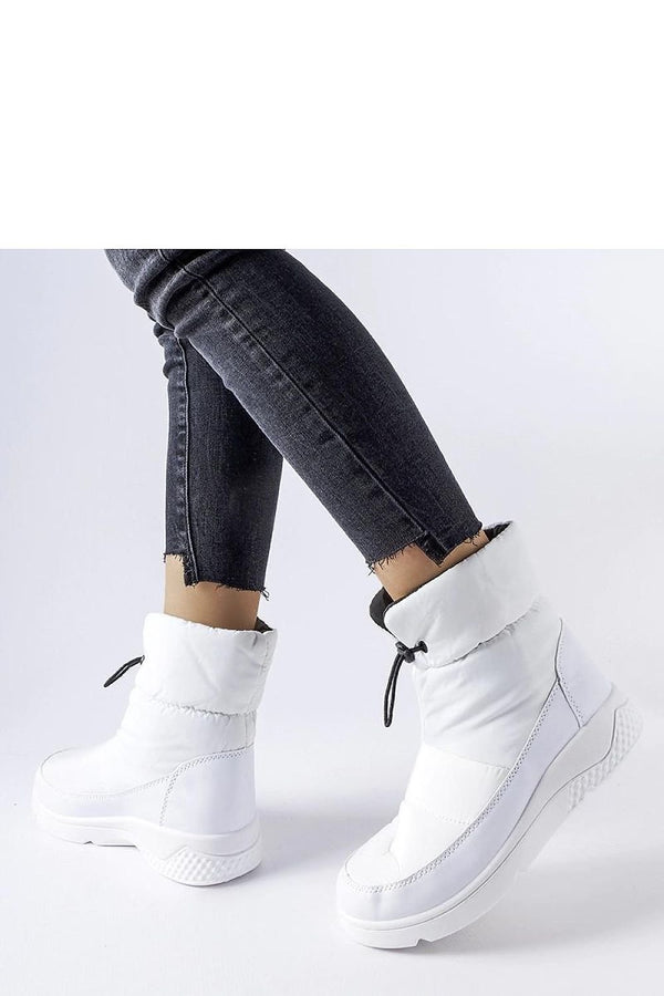 Snow boots