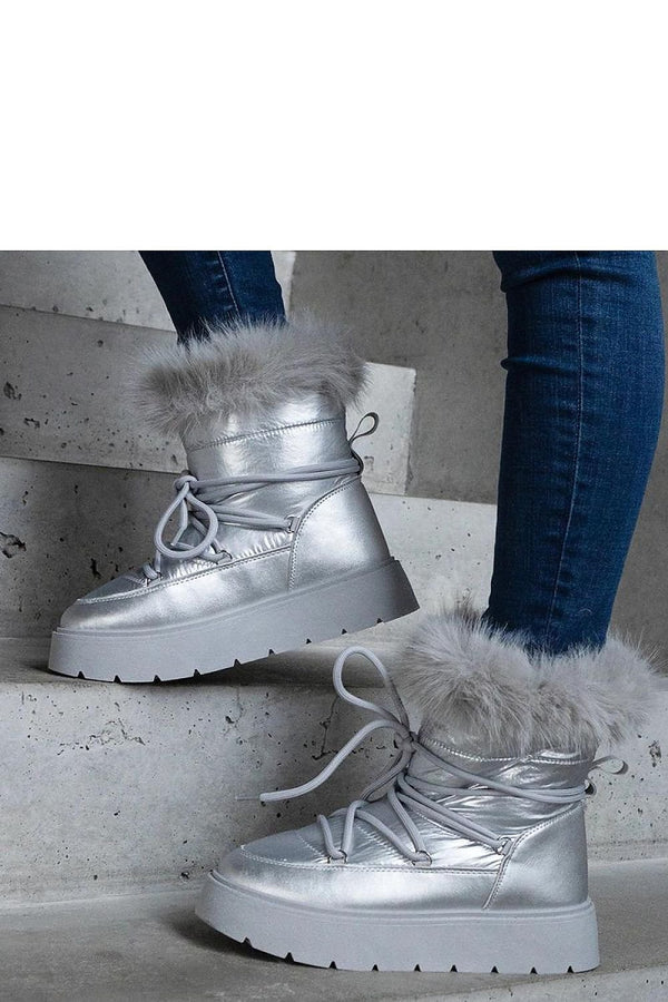 Snow boots
