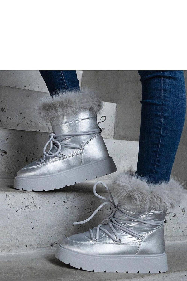 Snow boots