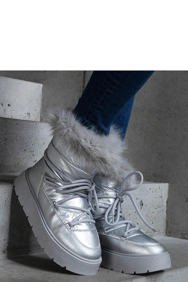 Snow boots