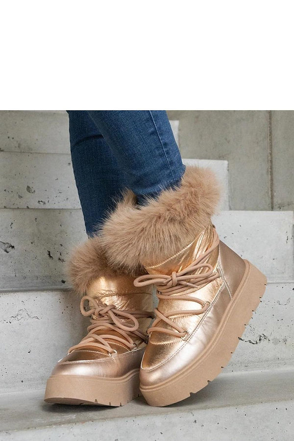 Snow boots