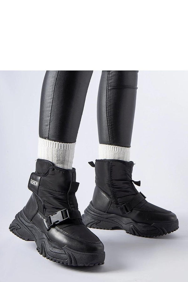 Snow boots