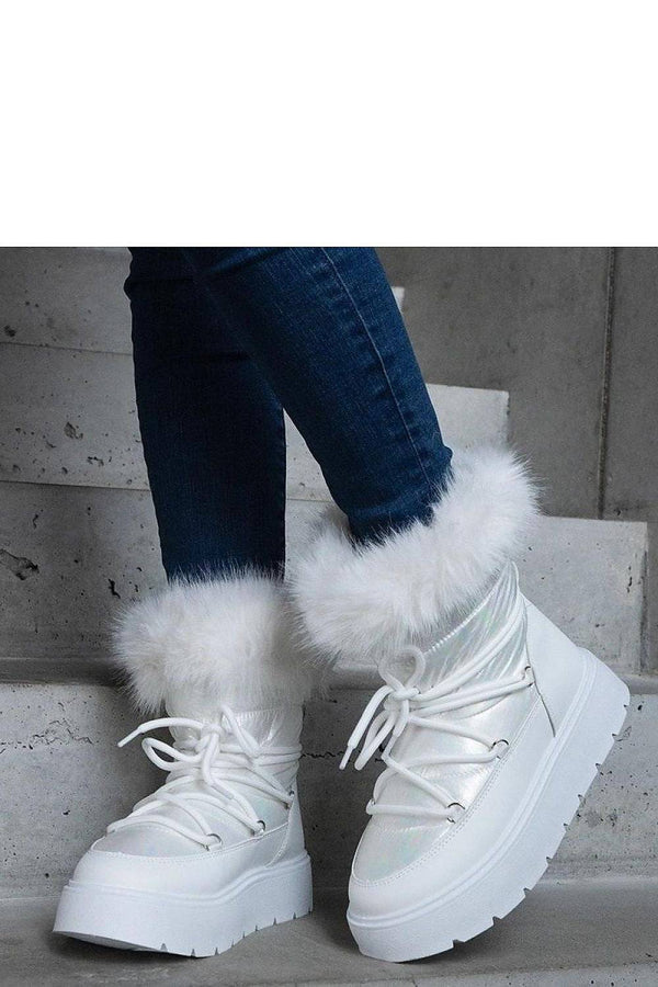 Snow boots