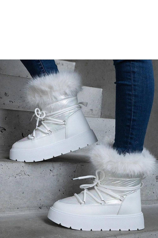 Snow boots