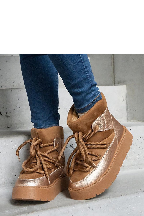 Snow boots