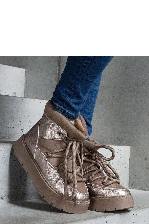 Snow boots