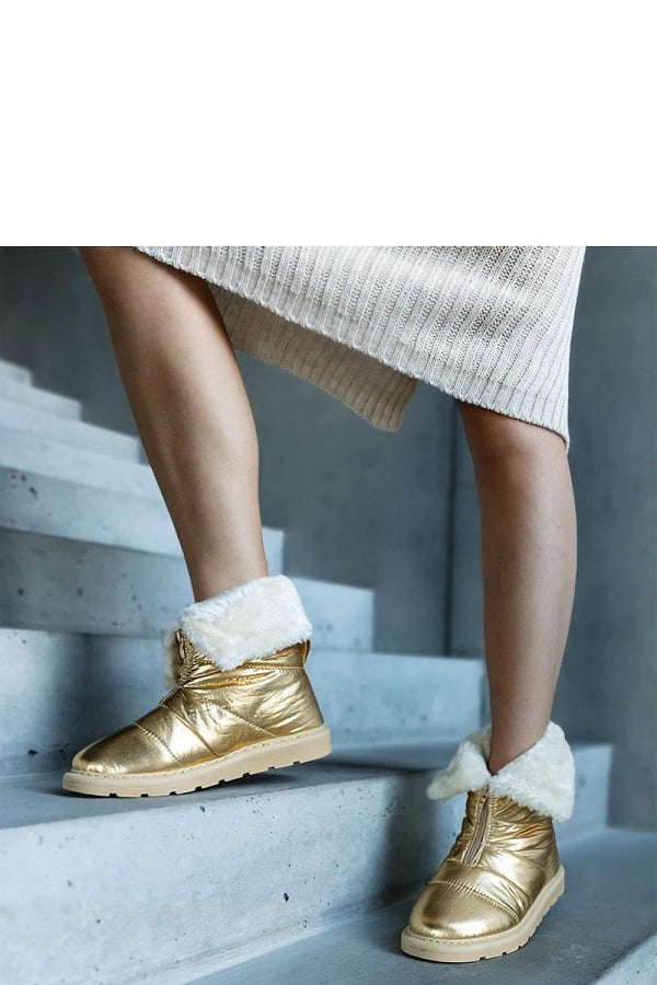 Snow boots