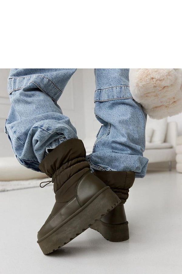 Snow boots