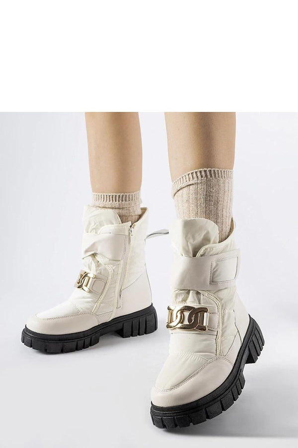 Snow boots