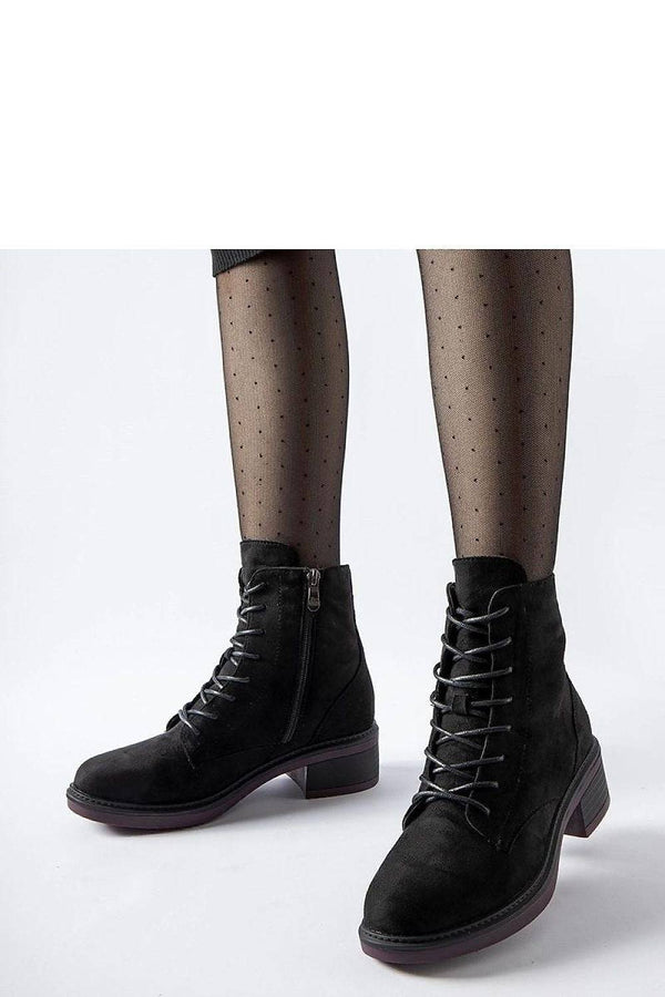 Bottines classiques noires à talons et semelle violette