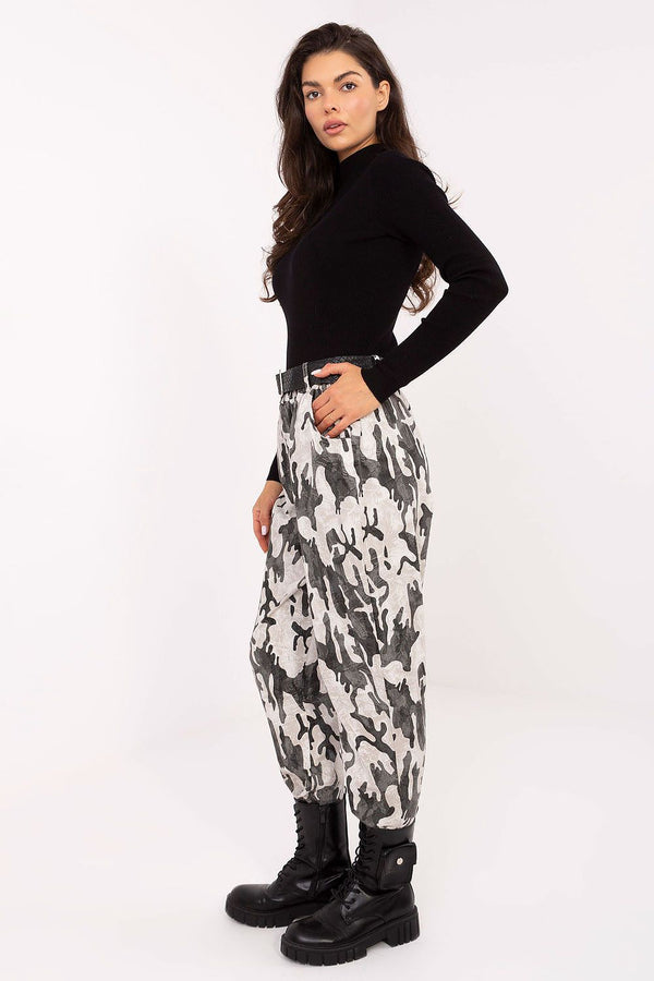 Women trousers model 218437 Italy Moda