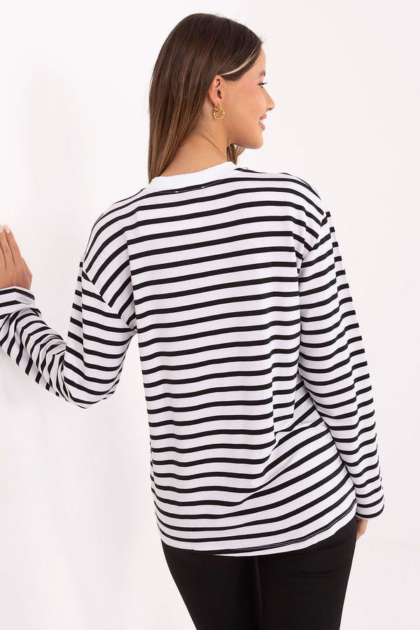 Blouse model 221744 Relevance