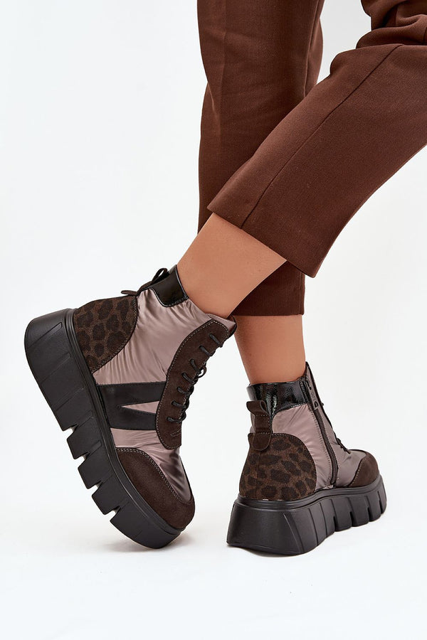 Platform boots model 222521 Step in style
