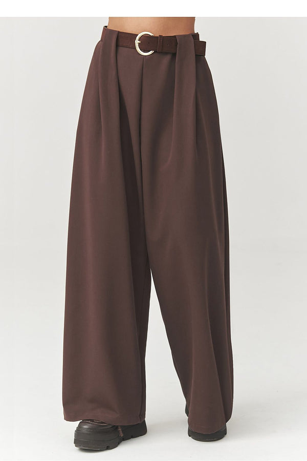 Women trousers model 223363 Makadamia