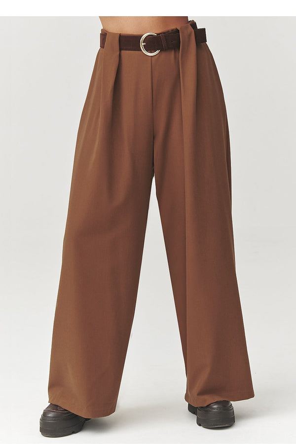 Women trousers model 223364 Makadamia