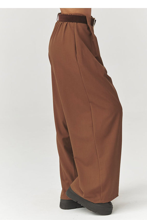 Women trousers model 223364 Makadamia