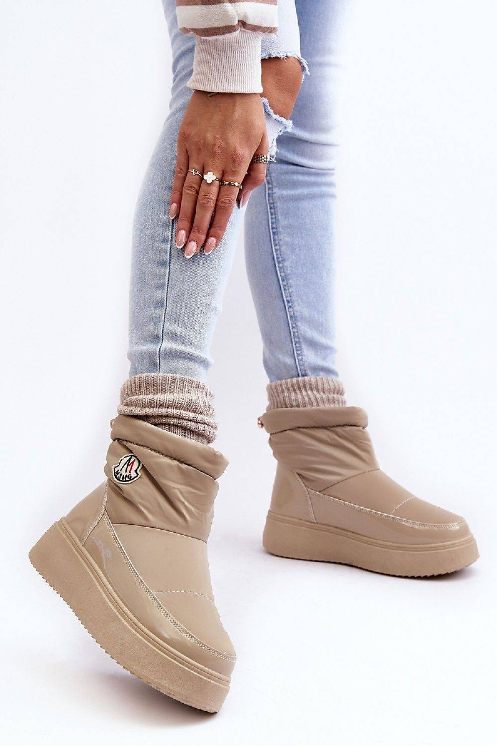 Snow boots