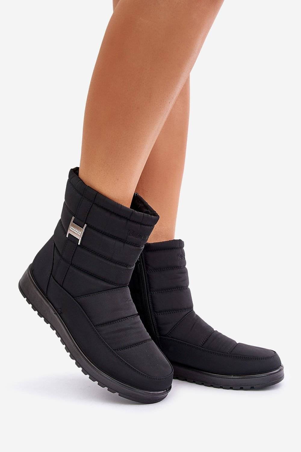 Snow boots