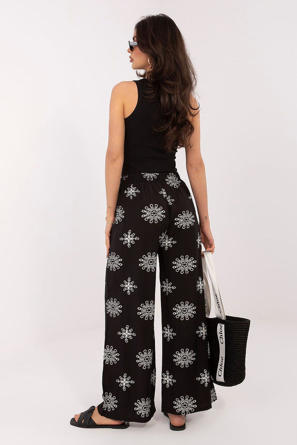 Women trousers model 226629 Italy Moda
