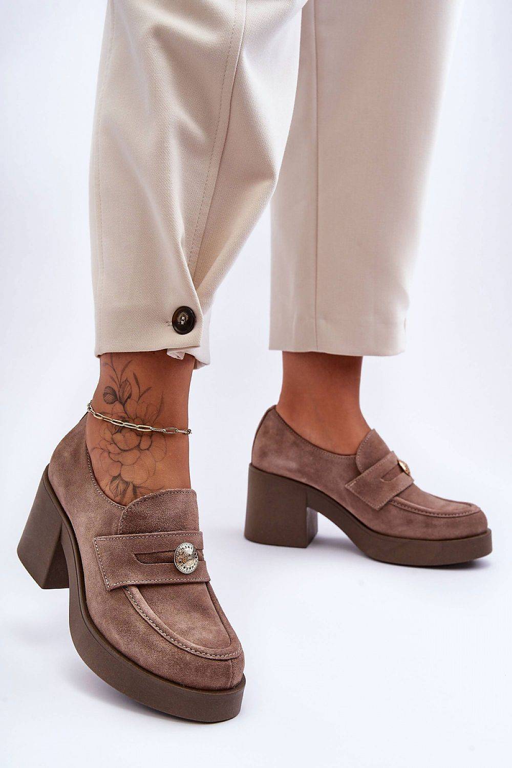 Heeled low shoes
