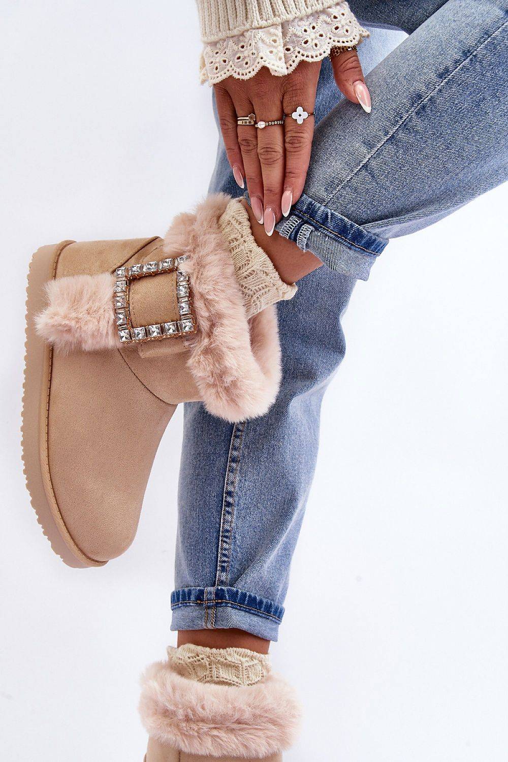 Snow boots
